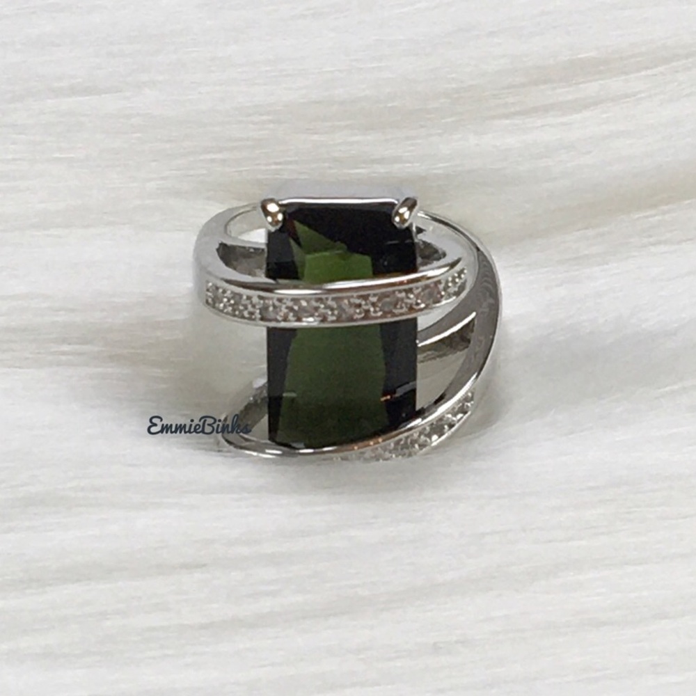 New 925 Radiant Emerald Cubic Zirconia Tension Swirl Statement Ring - Picture 13 of 16